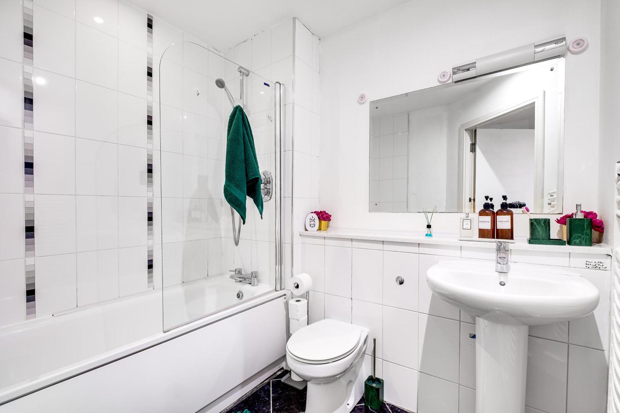 Ultra Stylish 2 Bedroom Apt Centrally Located バーミンガム エクステリア 写真