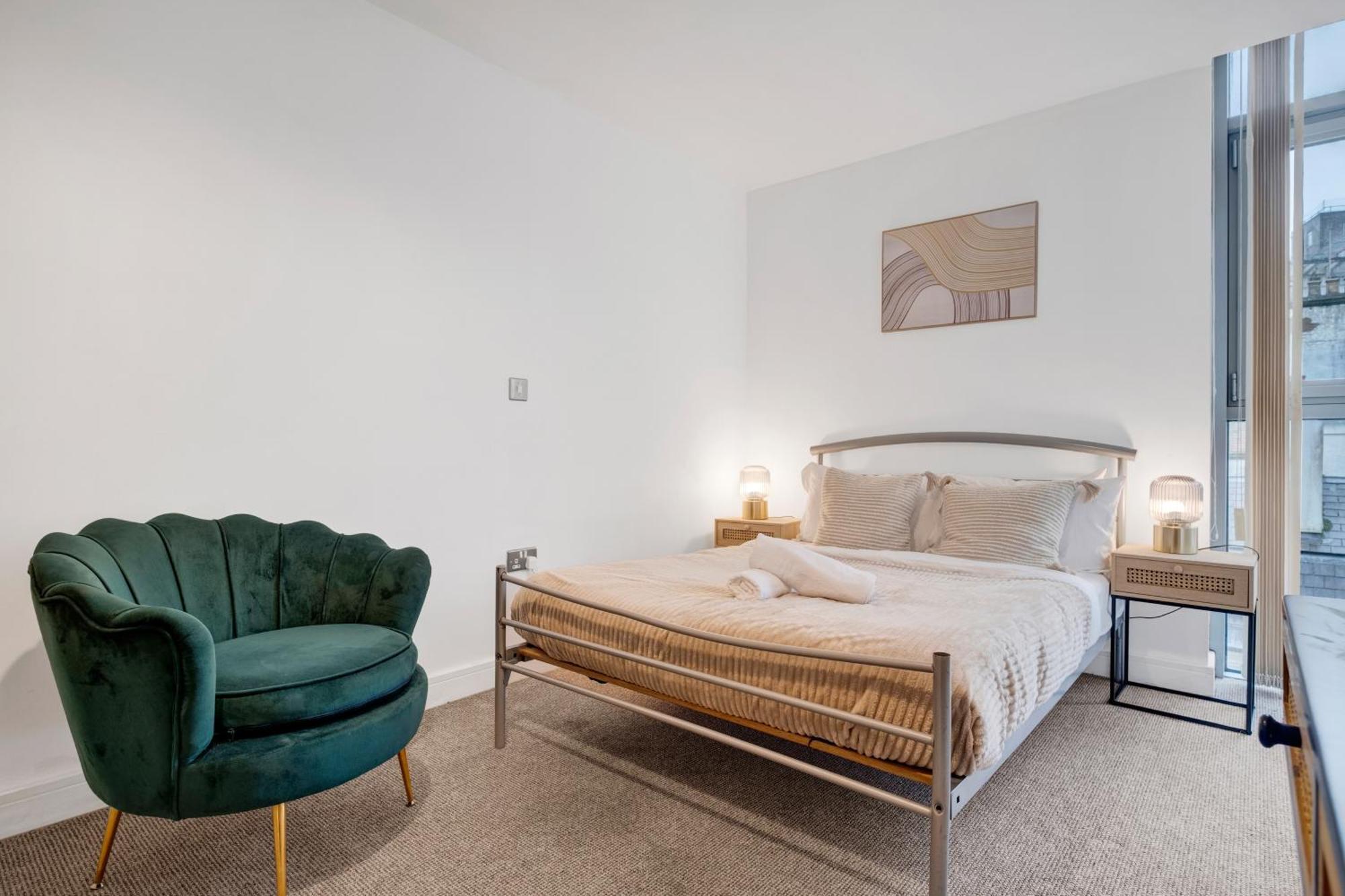 Ultra Stylish 2 Bedroom Apt Centrally Located バーミンガム エクステリア 写真