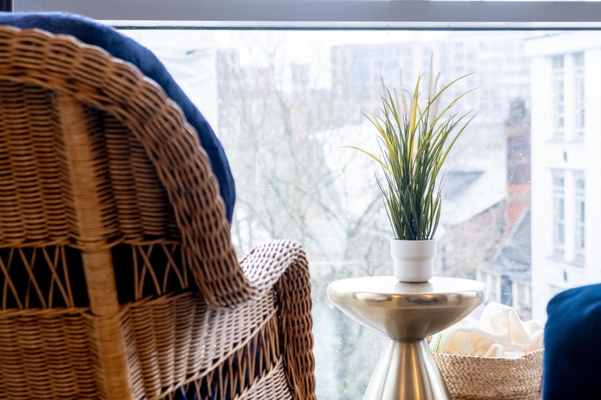 Ultra Stylish 2 Bedroom Apt Centrally Located バーミンガム エクステリア 写真