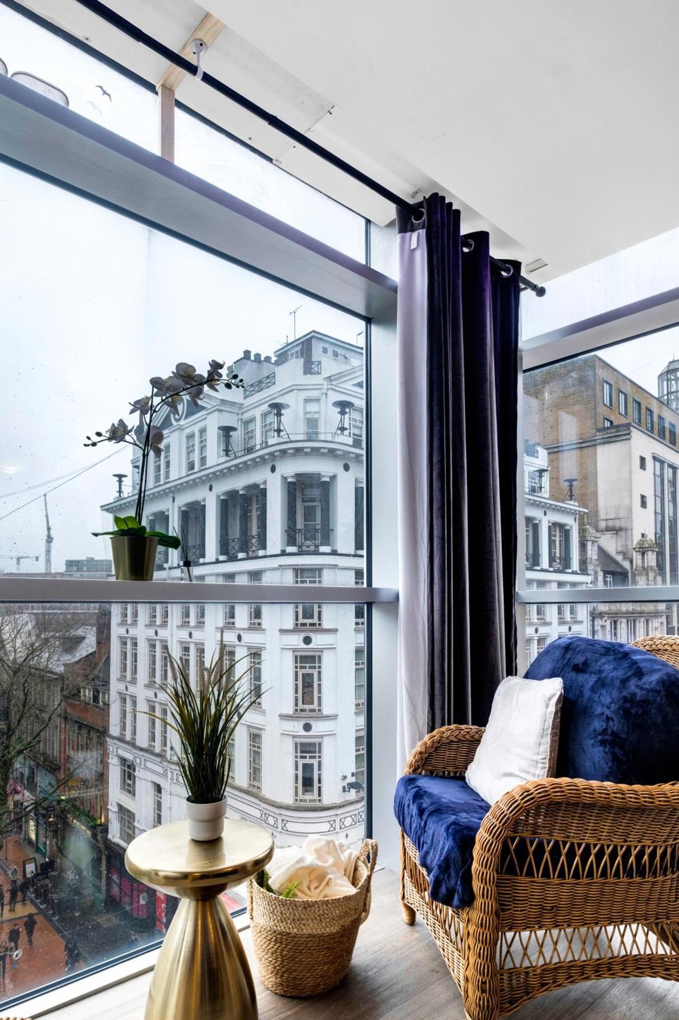 Ultra Stylish 2 Bedroom Apt Centrally Located バーミンガム エクステリア 写真