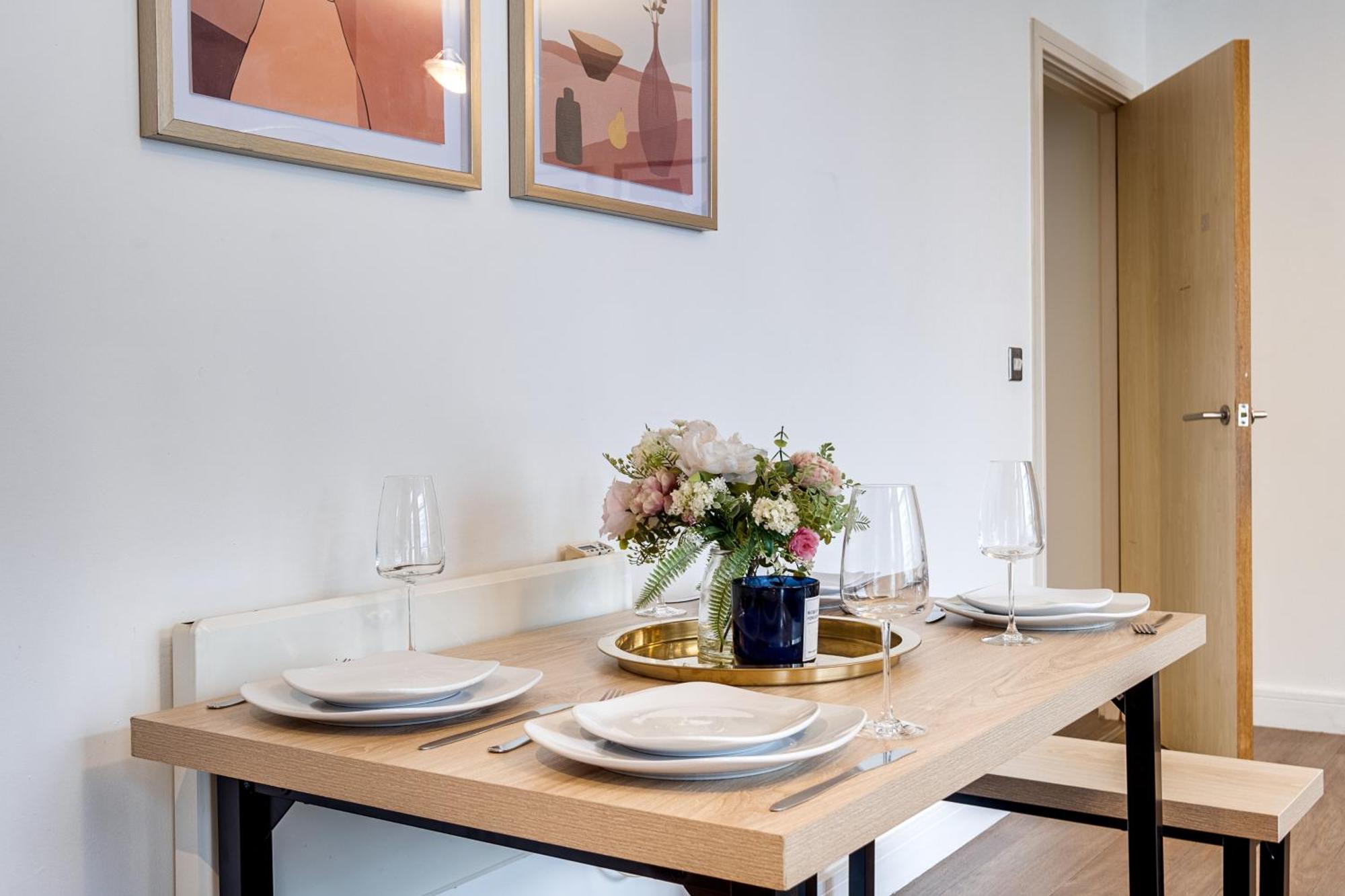 Ultra Stylish 2 Bedroom Apt Centrally Located バーミンガム エクステリア 写真