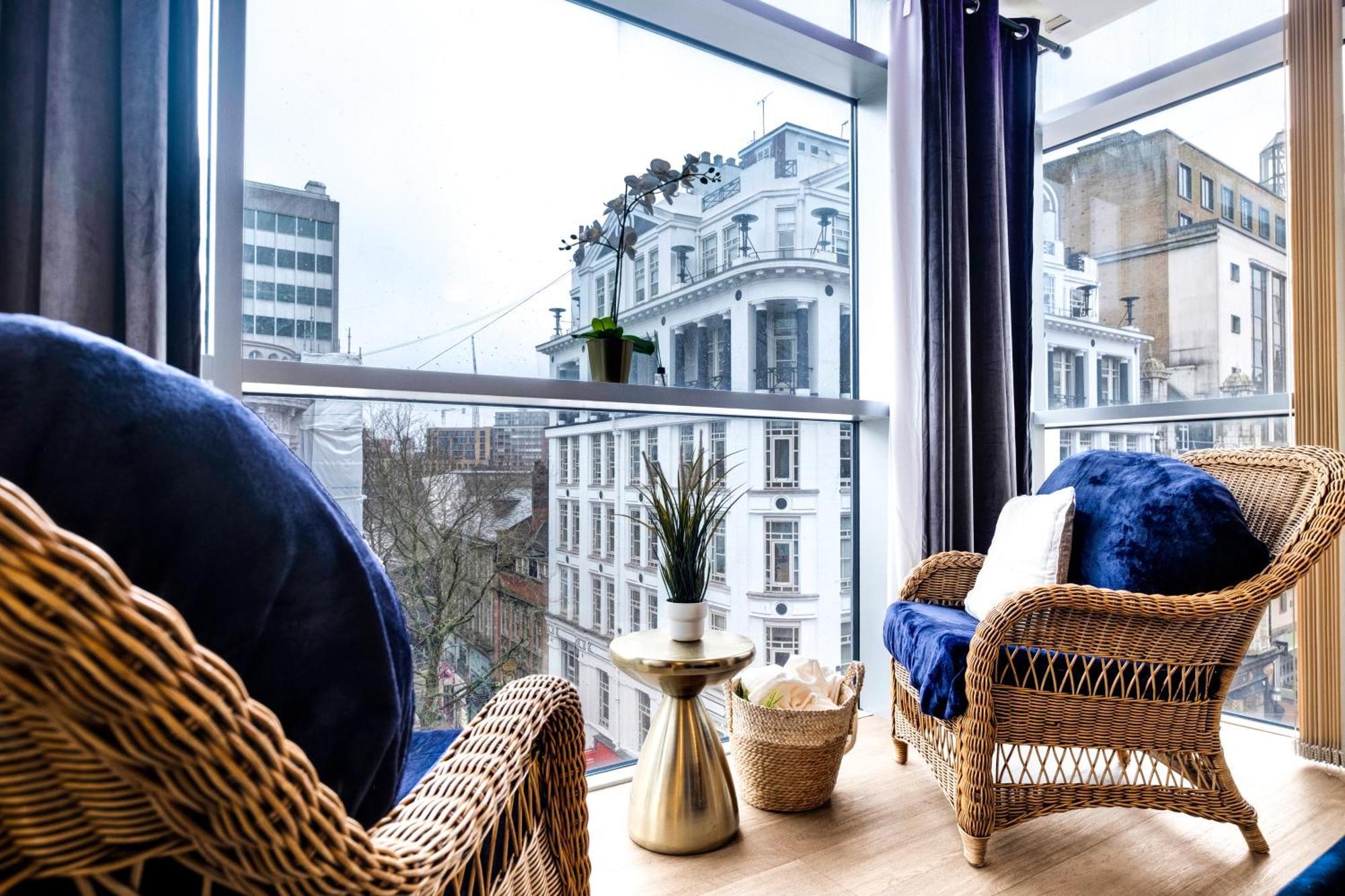 Ultra Stylish 2 Bedroom Apt Centrally Located バーミンガム エクステリア 写真