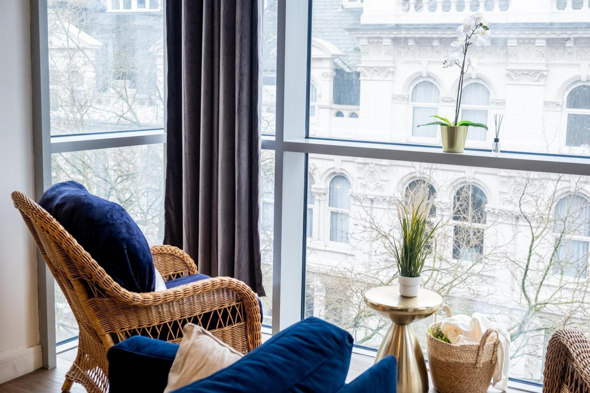 Ultra Stylish 2 Bedroom Apt Centrally Located バーミンガム エクステリア 写真